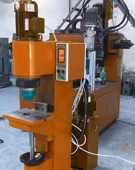 鉚接機廠家有哪些規(guī)格型號？